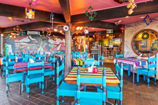 Surfers Paradise Ground-Floor Strata Restaurant — photograph 2